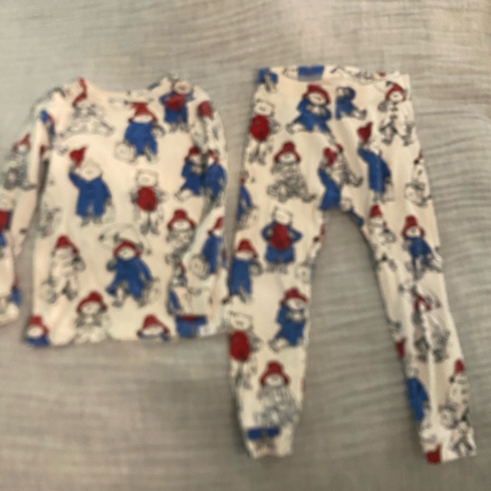 Adorable 4T Paddington PJs - Picture 10 of 10
